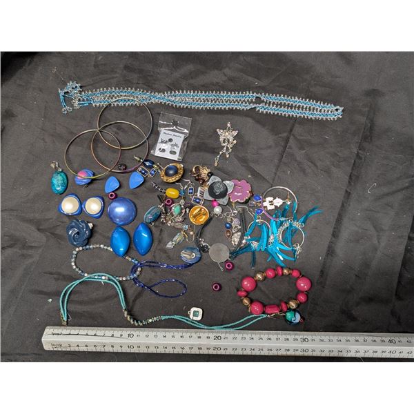 Lot of Misc. Jewelry (Necklaces, earrings, and etc.) (Silver/gold and Silver/gold Tone)