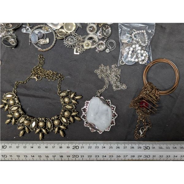 Lot of Misc. Jewelry (Necklaces, earrings, and etc.) (Silver/gold and Silver/gold Tone)