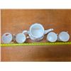 Image 3 : Tea pot and tea cups