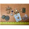 Image 1 : Lot of various broochs