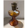 Image 1 : Aladdin Amber Vintage Oil Lamp w/ Lincoln Drape