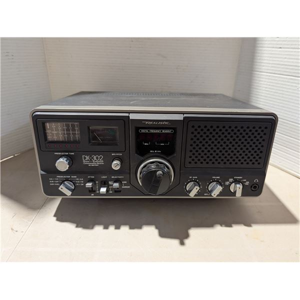 Realistic DX-302 Quartz-Synthesized Communication Receiver AC/Battery