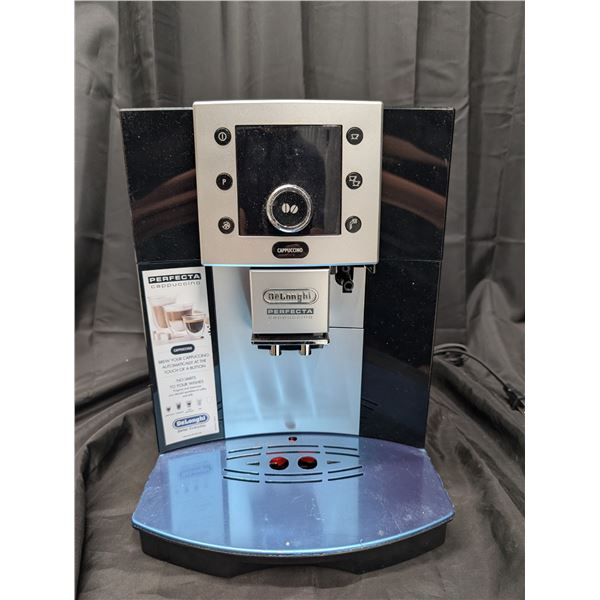 DeLonghi Coffee Maker ESAM-5500.B SER.NR. 7 48 25