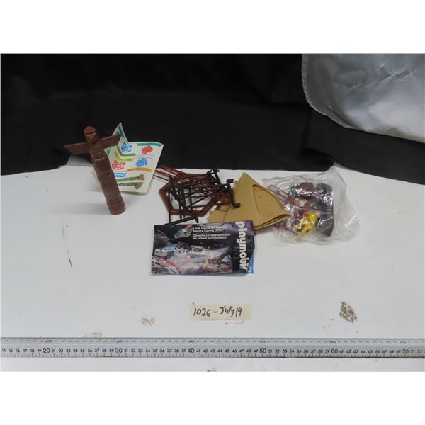 Espace playmobil space toy with totem pole