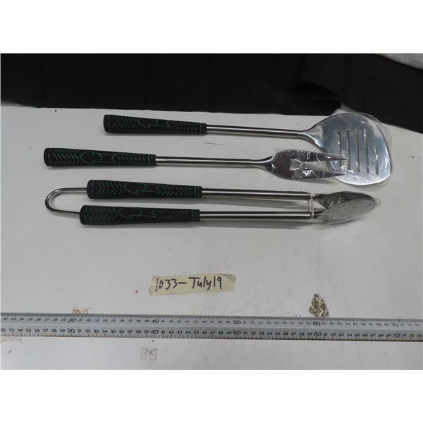 Golf inspired BBQ grill set