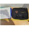 Image 1 : Lot of binders and bag