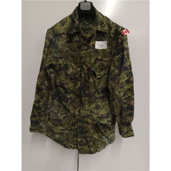 Canadian forces combat coat size med