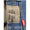 Image 3 : (5) Pairs of Jeans (3) 32x29 and (2) 38x32 From Wranglers and Other brands, all great Condition