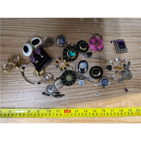 Lot of misc jewelery