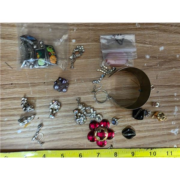 Lot of misc jewelery and watch parts