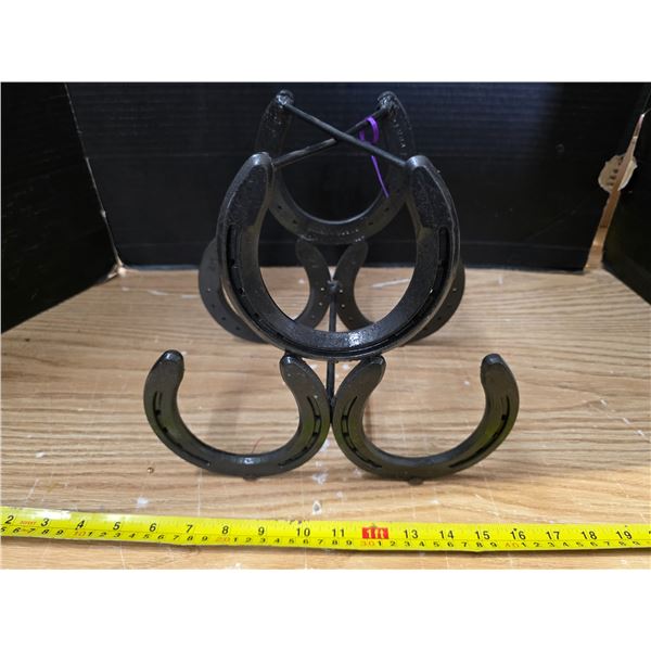 horse shoe design stand
