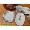 Image 3 : China, tin and nesting chickens