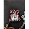 Image 4 : (3) Necklaces (2) Pendants