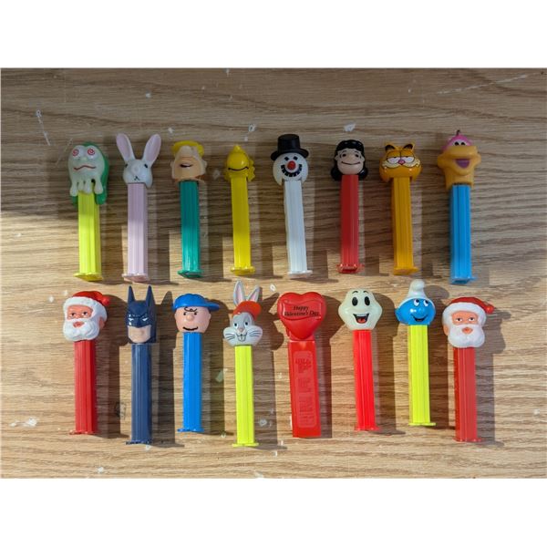 (16) Vintage Pez Candy Containers (Flintstones, Charlie Browns, Bugs Bunny, and etc.)