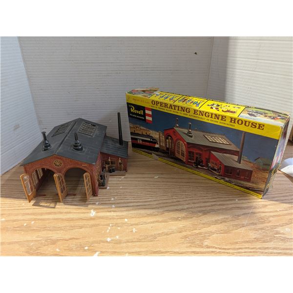 Revel H-O Action Accessories Operating Engine House Set w/ Misc. Trains, and etc.