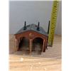 Image 3 : Revel H-O Action Accessories Operating Engine House Set w/ Misc. Trains, and etc.