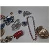 Image 3 : Lot of Jewelry, Hairclips, Bracelet, etc.