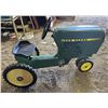 Image 1 : Vintage John Deere Pedal Tractor