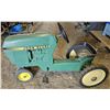 Image 3 : Vintage John Deere Pedal Tractor