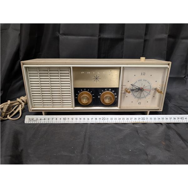 Vintage Philco Model 723 Table Radio