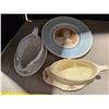 Image 2 : 2 gravey boats and plate