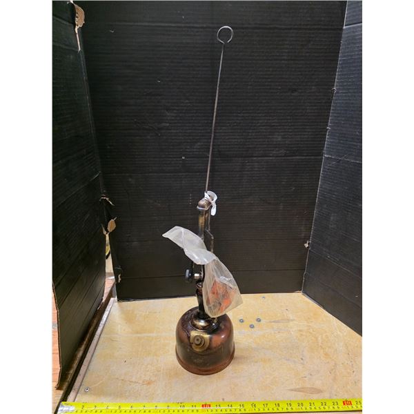 Vinatge oil lamp