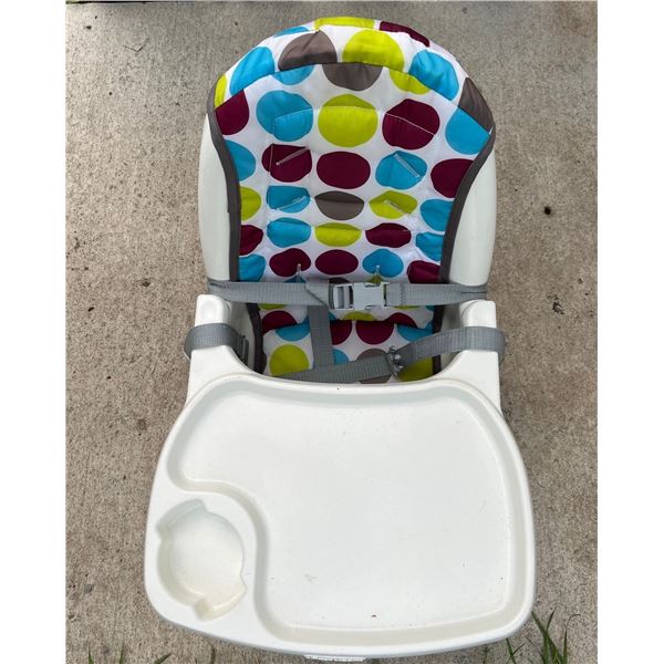 886 – Baby booster seat. The First Years by Tomy. Clean.