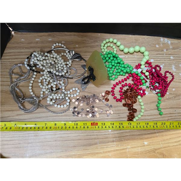 Lot of misc necklaces