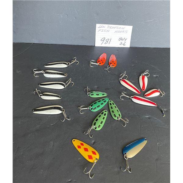Fish hooks - Len Thompson - No. 00, 0, 1