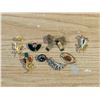 Image 1 : (8) Variety Of Brooches