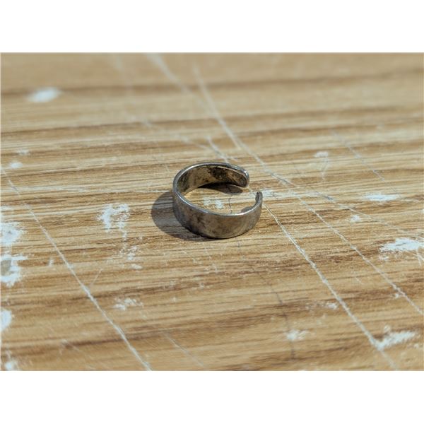9.25 Silver Ring Size 4 U44