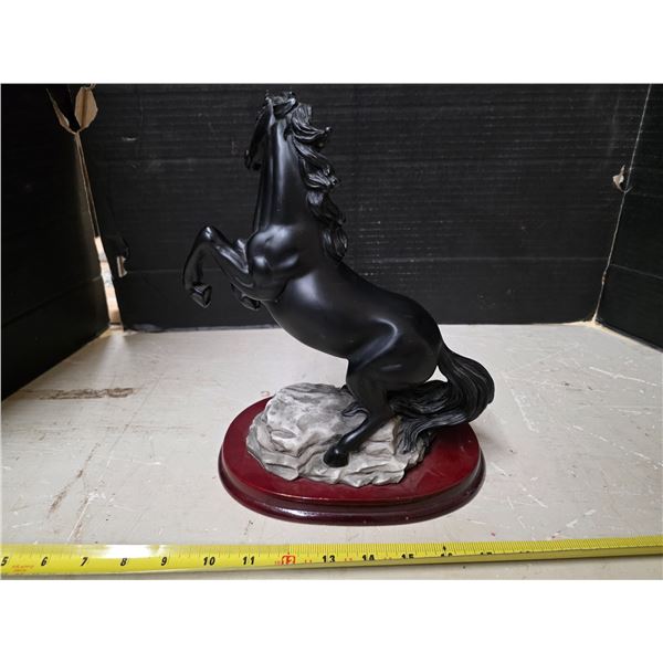 Ceramic horse statue- 11"H