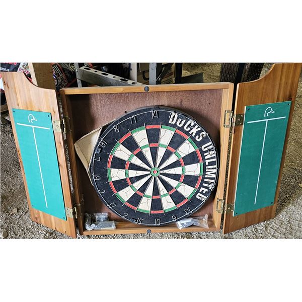Ducks Unlimited Dart Board Set