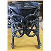 Image 1 : Cast Iron Pot Holder