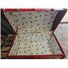 Image 2 : 30x20 Vintage Red Trunk