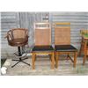 Image 1 : 3 Vintage chairs