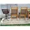 Image 2 : 3 Vintage chairs