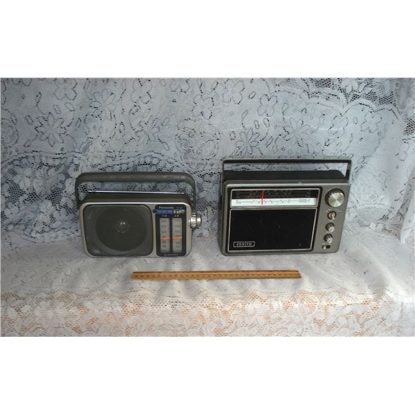 Pair of Vintage Radios  Need Batteries  Untested