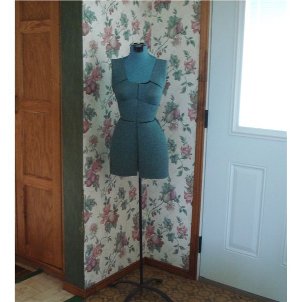 Adjustable Clothing Form