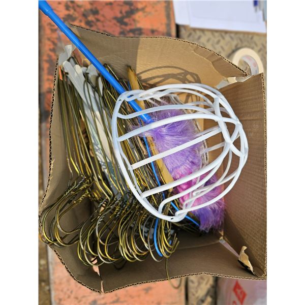 Metal Hangers/Duster/Hat Mold To Clean Hats
