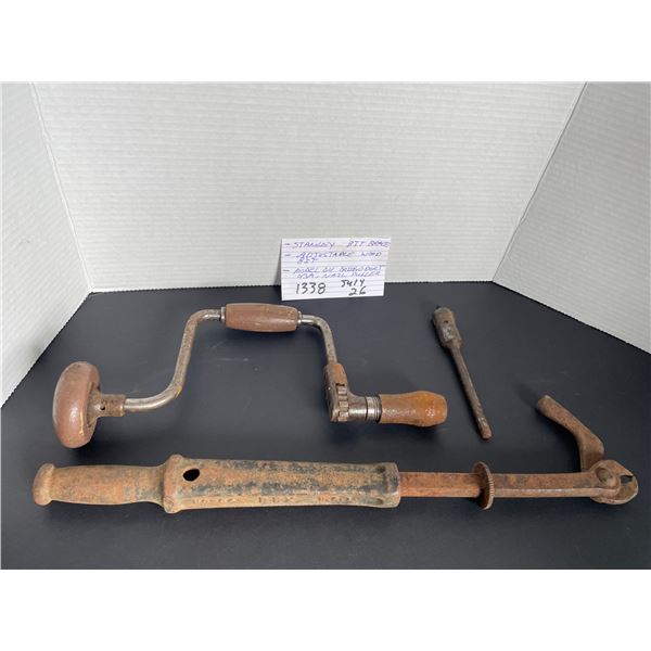 Vintage carpenter tools - Stanley bit brace; Adjustable wood bit; Model 64 Bridgeport USA nail pulle