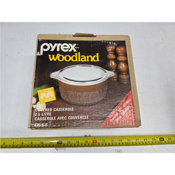 Pyrex woodland casserole dish # 475-6-S Sealed new in box