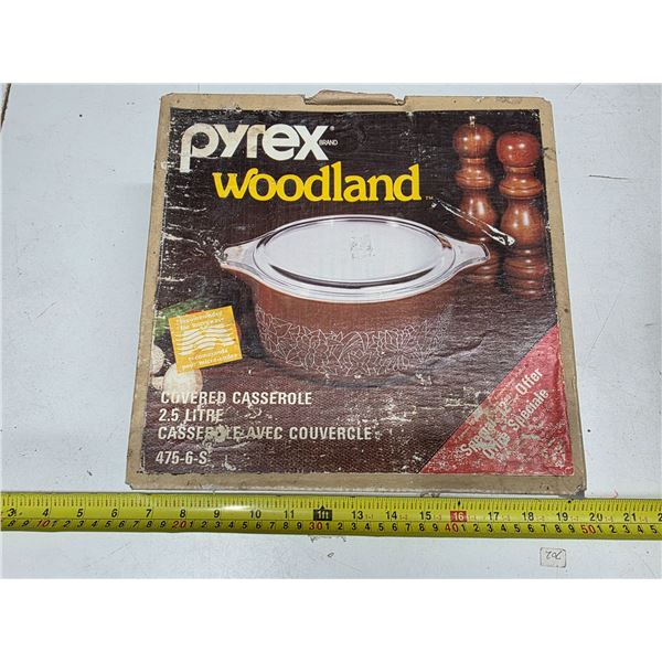 Pyrex woodland casserole dish # 475-6-S Sealed new in box