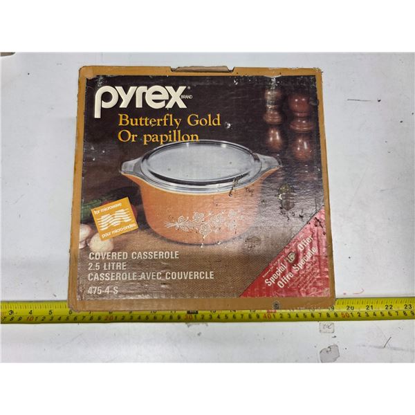 Pyrex butterfly gold casserole dish # 475-4-S sealed new in box
