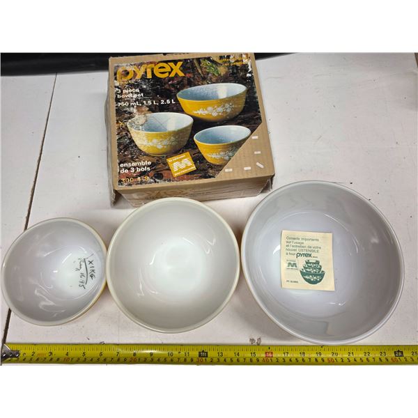 Pyrex butterfly gold 3 piece bowl set # 300-4-S