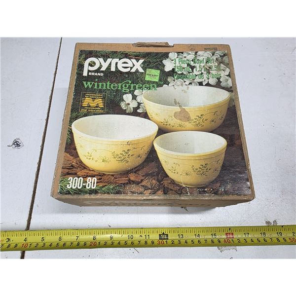 Pyrex wintergreen 3 piece bowl set # 300-80 Sealed new in box