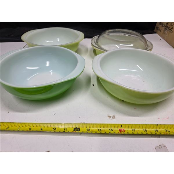 4 Pyrex green dishes