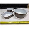 Image 1 : Set of 3 pyrex brown dishes