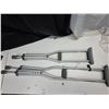 Image 1 : 2 pairs of crutches