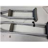 Image 3 : 2 pairs of crutches